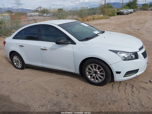 1G1PA5SHXE7474668 Chevrolet Cruze Ls Auto