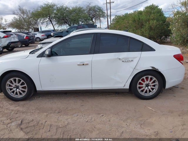1G1PA5SHXE7474668 Chevrolet Cruze Ls Auto