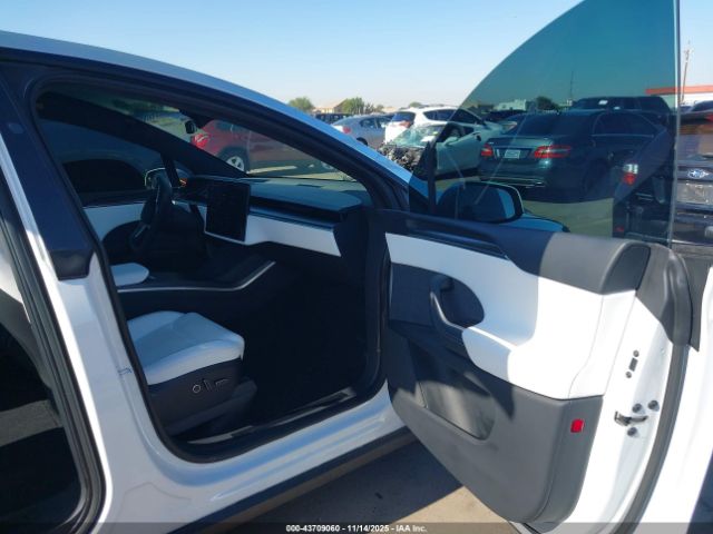 2022 TESLA MODEL X 7SAXCBE68NF331760 Photo 4
