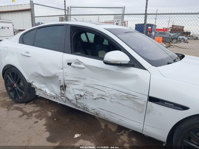 2017 JAGUAR XE SAJAF4BV1HA960003 Photo 5