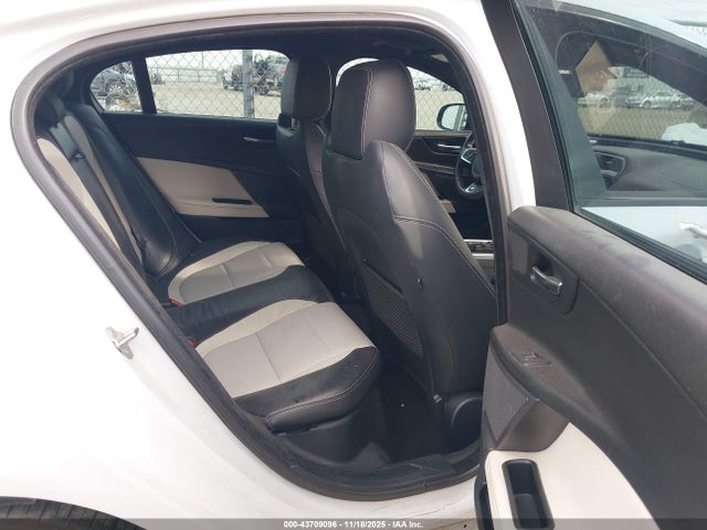2017 JAGUAR XE SAJAF4BV1HA960003 Photo 7
