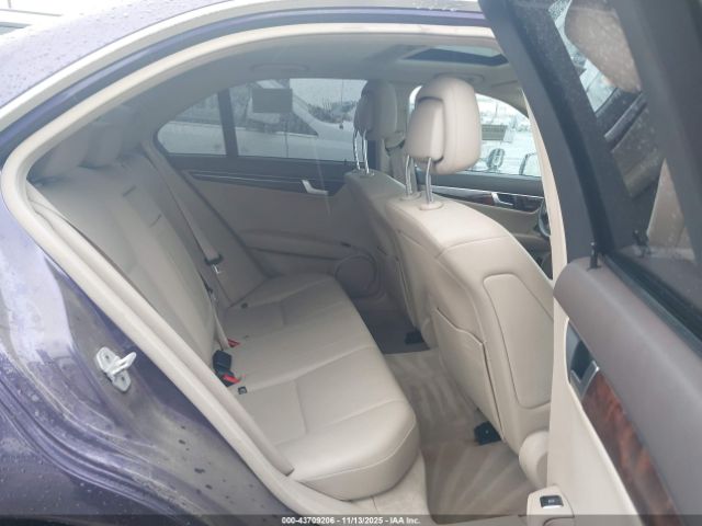 2014 MERCEDES-BENZ C 250 WDDGF4HB0EG249218 Photo 7