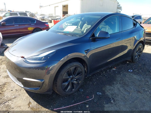 2024 TESLA MODEL Y 7SAYGDED1RA321691 Photo 1