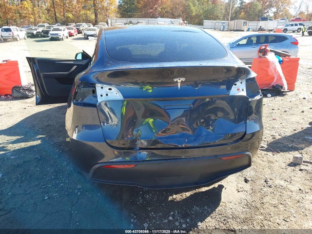 2024 TESLA MODEL Y 7SAYGDED1RA321691 Photo 5