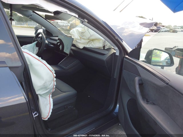 2026 TESLA MODEL Y 7SAYGDED7TA579964 Photo 4