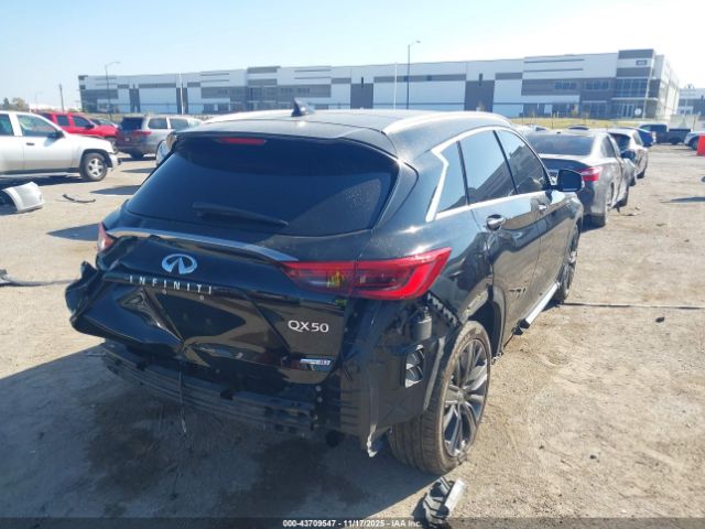 2020 INFINITI QX50 3PCAJ5M34LF113720 Photo 3