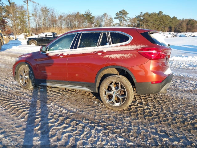 2018 BMW X1 WBXHT3C37J5K21409 Photo 2