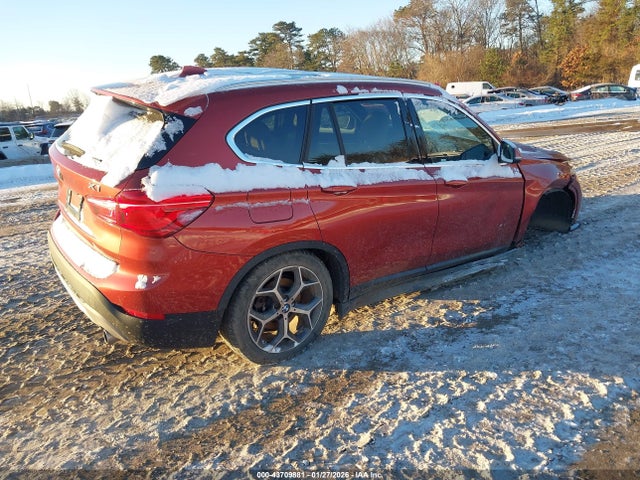 2018 BMW X1 WBXHT3C37J5K21409 Photo 3