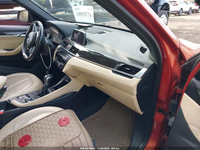 2018 BMW X1 WBXHT3C37J5K21409 Photo 4