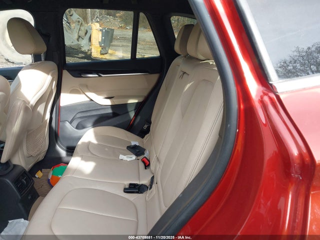 2018 BMW X1 WBXHT3C37J5K21409 Photo 7