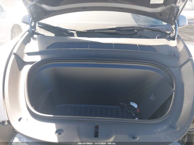 2025 TESLA MODEL Y 7SAYGDED6SA354384 Photo 9