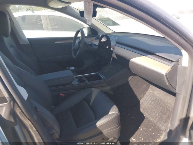 2025 TESLA MODEL Y 7SAYGDED6SA354384 Photo 4