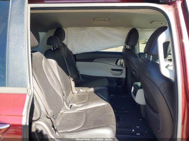 KNDNB4H38P6214635 KIA Carnival Mpv Lx Seat Package