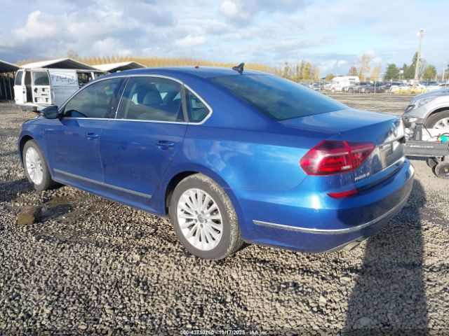 2017 VOLKSWAGEN PASSAT 1VWBT7A35HC074071 Photo 2