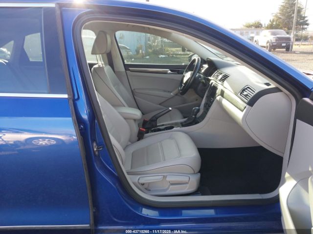 2017 VOLKSWAGEN PASSAT 1VWBT7A35HC074071 Photo 4