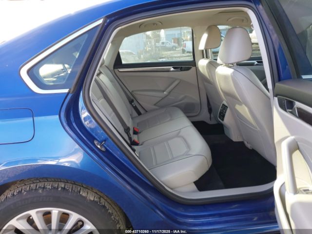 2017 VOLKSWAGEN PASSAT 1VWBT7A35HC074071 Photo 7