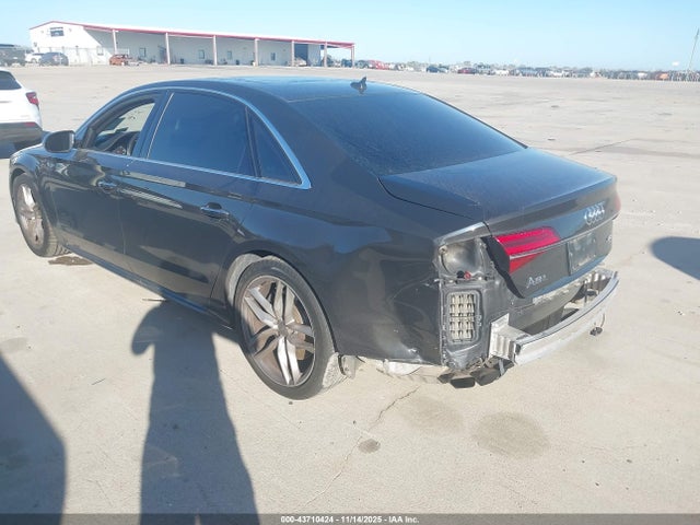 2017 AUDI A8 L WAU43AFD2HN021047 Photo 2