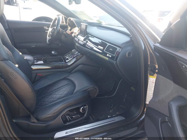2017 AUDI A8 L WAU43AFD2HN021047 Photo 4