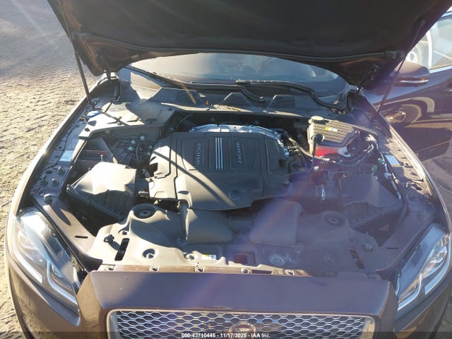 2019 JAGUAR XJ SAJWA2G78K8W20526 Photo 9