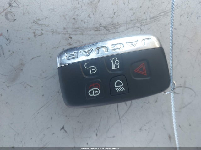 2019 JAGUAR XJ SAJWA2G78K8W20526 Photo 10