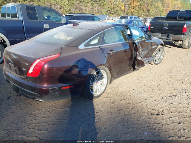 2019 JAGUAR XJ SAJWA2G78K8W20526 Photo 3