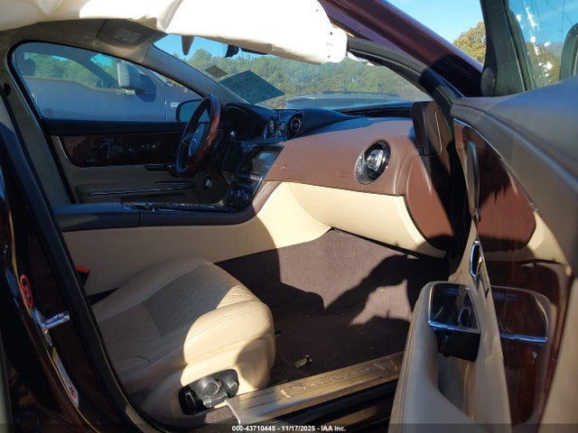 2019 JAGUAR XJ SAJWA2G78K8W20526 Photo 4