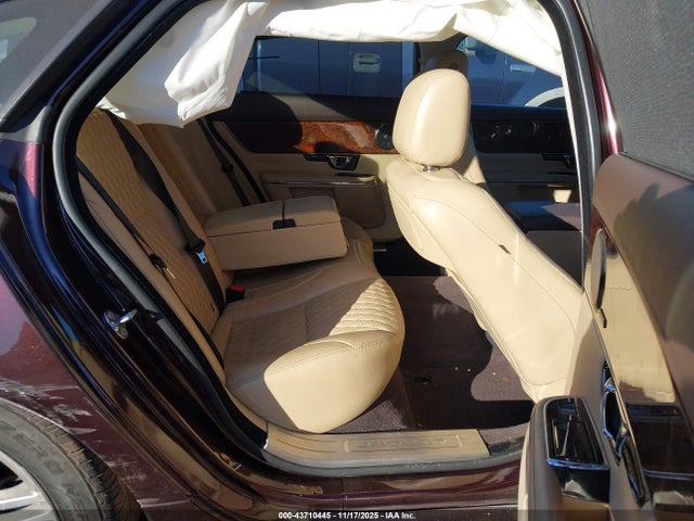 2019 JAGUAR XJ SAJWA2G78K8W20526 Photo 7