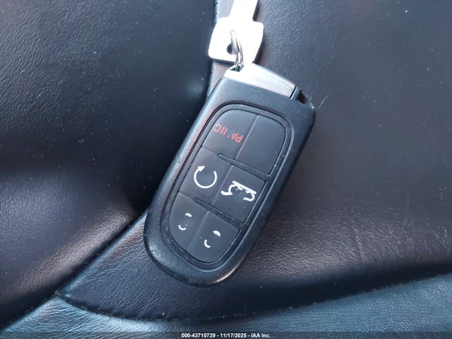 43710729 :رقم المزاد ، 1C4PJMBS4FW752887 vin ، 2015 Jeep Cherokee Trailhawk مزاد بيع