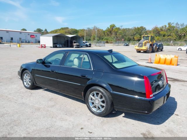 2011 CADILLAC DTS 1G6KD5E69BU144961 Photo 2