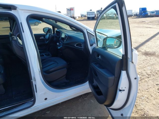 2025 CHRYSLER PACIFICA 2C4RC1BG2SR526234 Photo 4