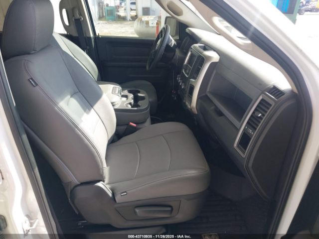 2016 RAM 1500 3C6RR7KT8GG334397 Photo 4