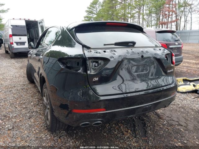 2019 MASERATI LEVANTE ZN661XUA3KX308307 Photo 2