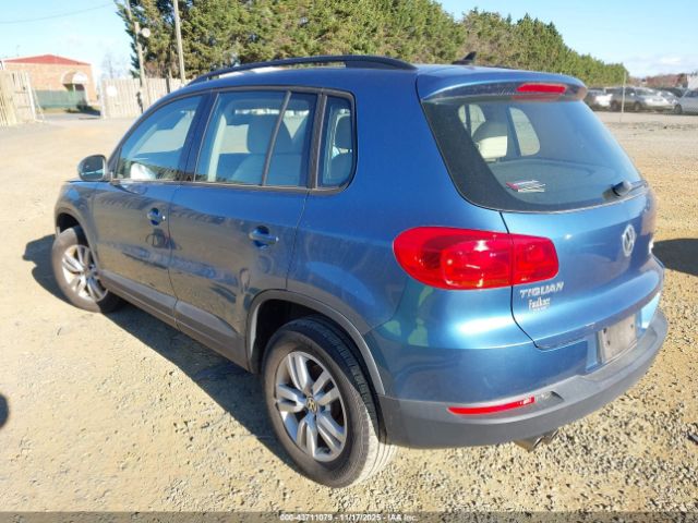 2017 VOLKSWAGEN TIGUAN WVGAV7AX8HW510272 Photo 2