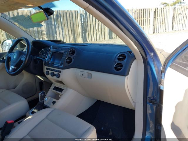 2017 VOLKSWAGEN TIGUAN WVGAV7AX8HW510272 Photo 4