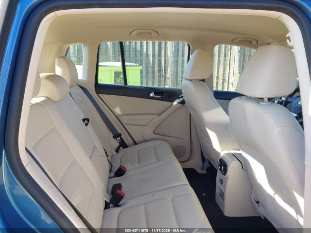 2017 VOLKSWAGEN TIGUAN WVGAV7AX8HW510272 Photo 7