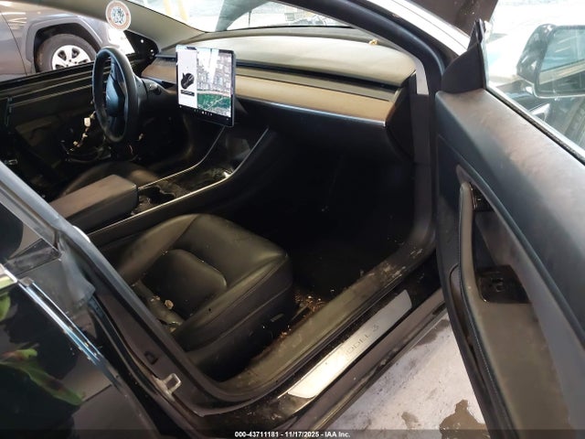 2019 TESLA MODEL 3 5YJ3E1EBXKF384405 Photo 4