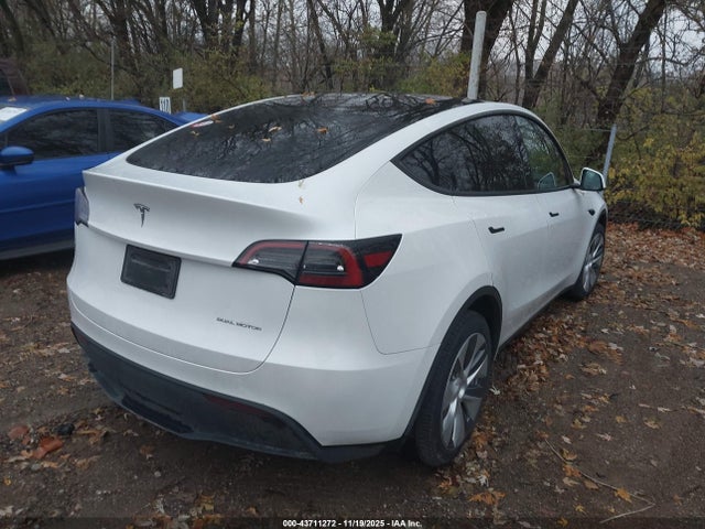 2024 TESLA MODEL Y 7SAYGDEEXRA260141 Photo 3