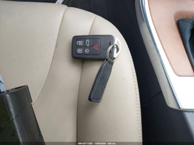 2017 VOLVO XC60 YV440MDU2H2101320 Photo 10