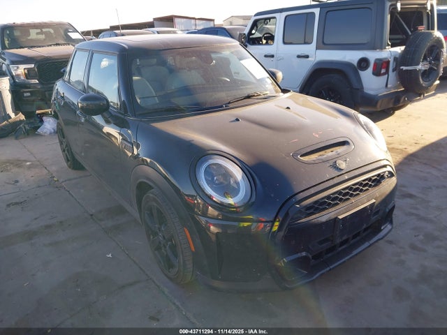 2024 MINI HARDTOP WMW53DK09R2V46182