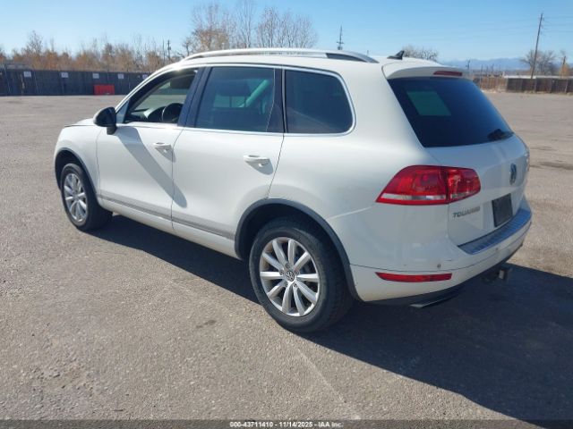 2011 VOLKSWAGEN TOUAREG WVGFF9BP9BD007527 Photo 2