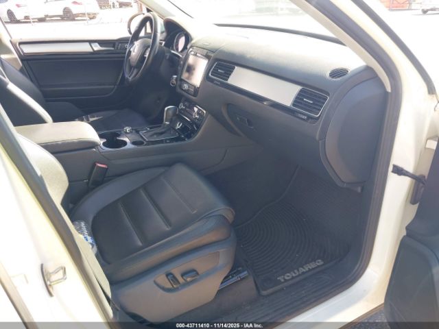 2011 VOLKSWAGEN TOUAREG WVGFF9BP9BD007527 Photo 4