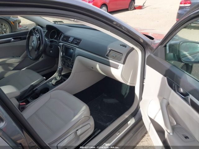 2018 VOLKSWAGEN PASSAT 1VWAA7A37JC015742 Photo 4