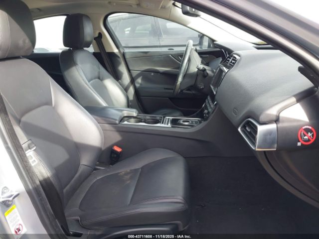 2017 JAGUAR XE SAJAD4BG8HA971796 Photo 4