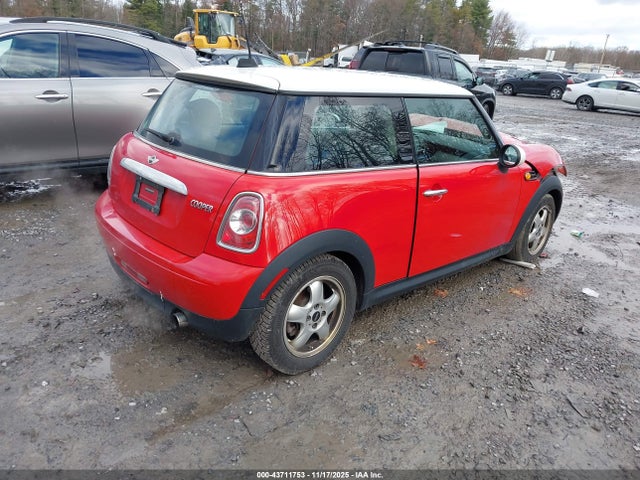 2011 MINI COOPER WMWSU3C51BT091901 Photo 3