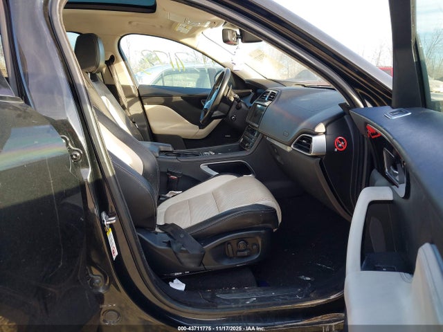 2017 JAGUAR F-PACE SADCL2BV8HA489461 Photo 4