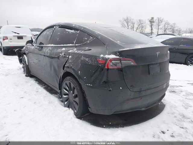 43711821 :رقم المزاد ، 7SAYGDEF2SA338622 vin ، 2025 Tesla Model Y Performance Dual Motor All-wheel Drive مزاد بيع