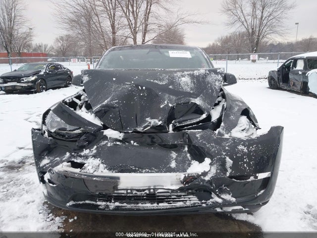 43711821 :رقم المزاد ، 7SAYGDEF2SA338622 vin ، 2025 Tesla Model Y Performance Dual Motor All-wheel Drive مزاد بيع