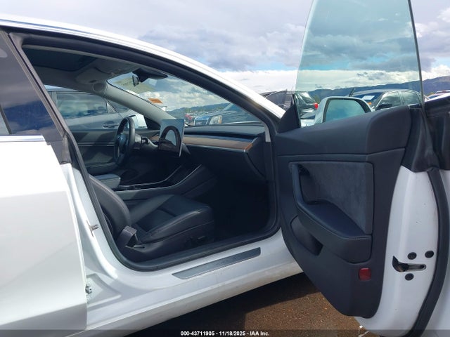 2019 TESLA MODEL 3 5YJ3E1EB1KF486952 Photo 4