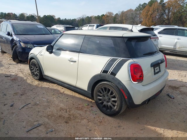 2018 MINI HARDTOP WMWXP5C58J2G62719 Photo 2