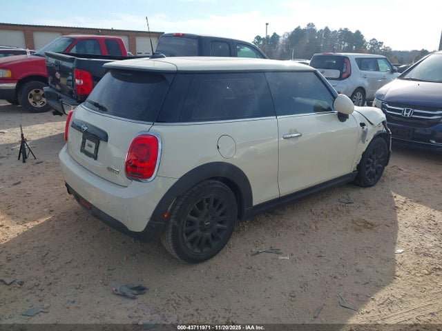 2018 MINI HARDTOP WMWXP5C58J2G62719 Photo 3